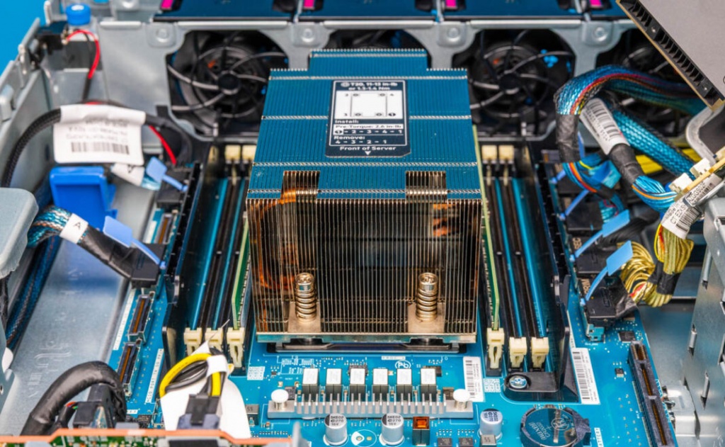 HPE-ProLiant-DL145-Gen11-AMD-EPYC-8000-and-Memory-4-1068x659.jpg